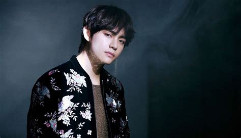 Plastic surgeons praise BTS' V for his symmetrical .